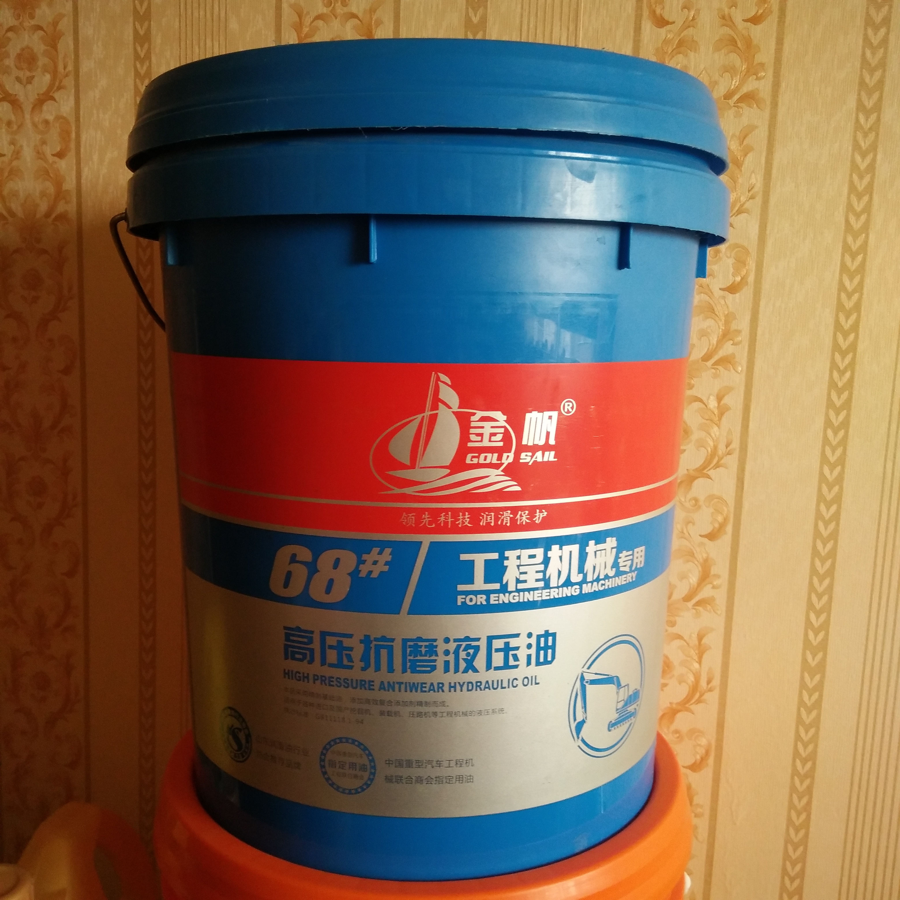 被迫躺在调教椅上扩张在线视频